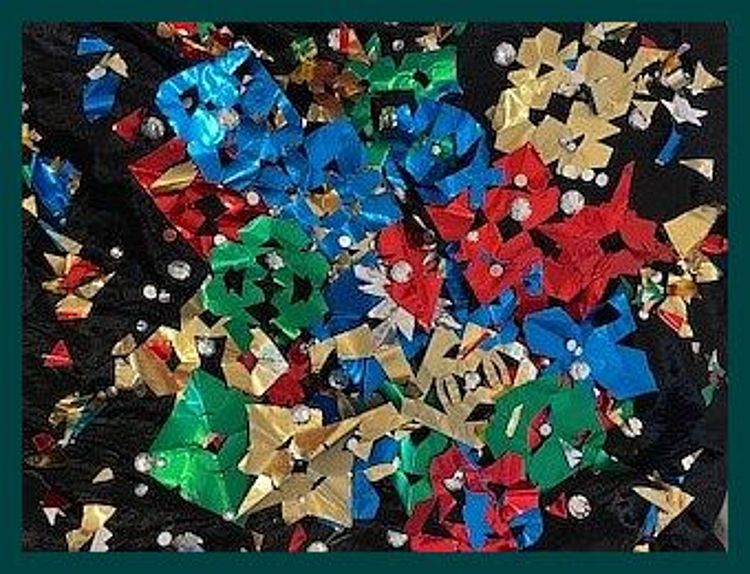 Karl (6 Jahre) und Elara (5 Jahre) im Weihnachtswunder-Glitzer-Bastelrausch! Karl: „Das ist ein Glitzerhimmel!“ Elara: „Das sind bunte Weihnachtssterne, die vom Himmel fallen!“